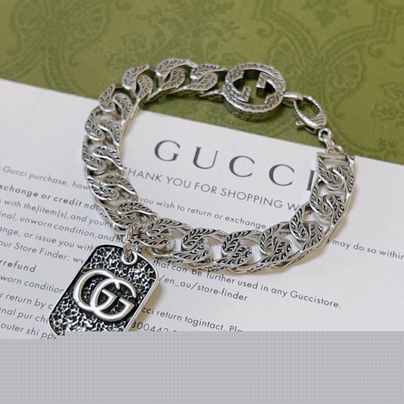 G*u*i bracelets